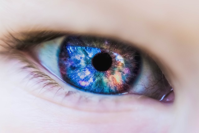 Renkli Lens Nasıl Takılır?